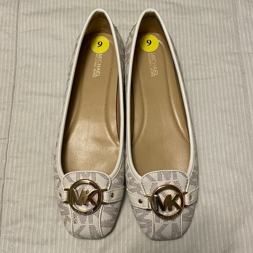 BRAND NEW! Michael Kors Flats